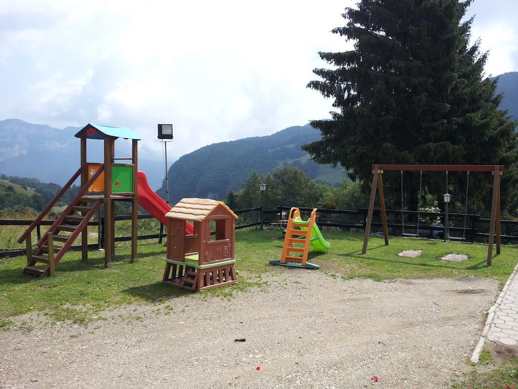 מלון אביו Rifugio Monte Baldo מראה חיצוני תמונה