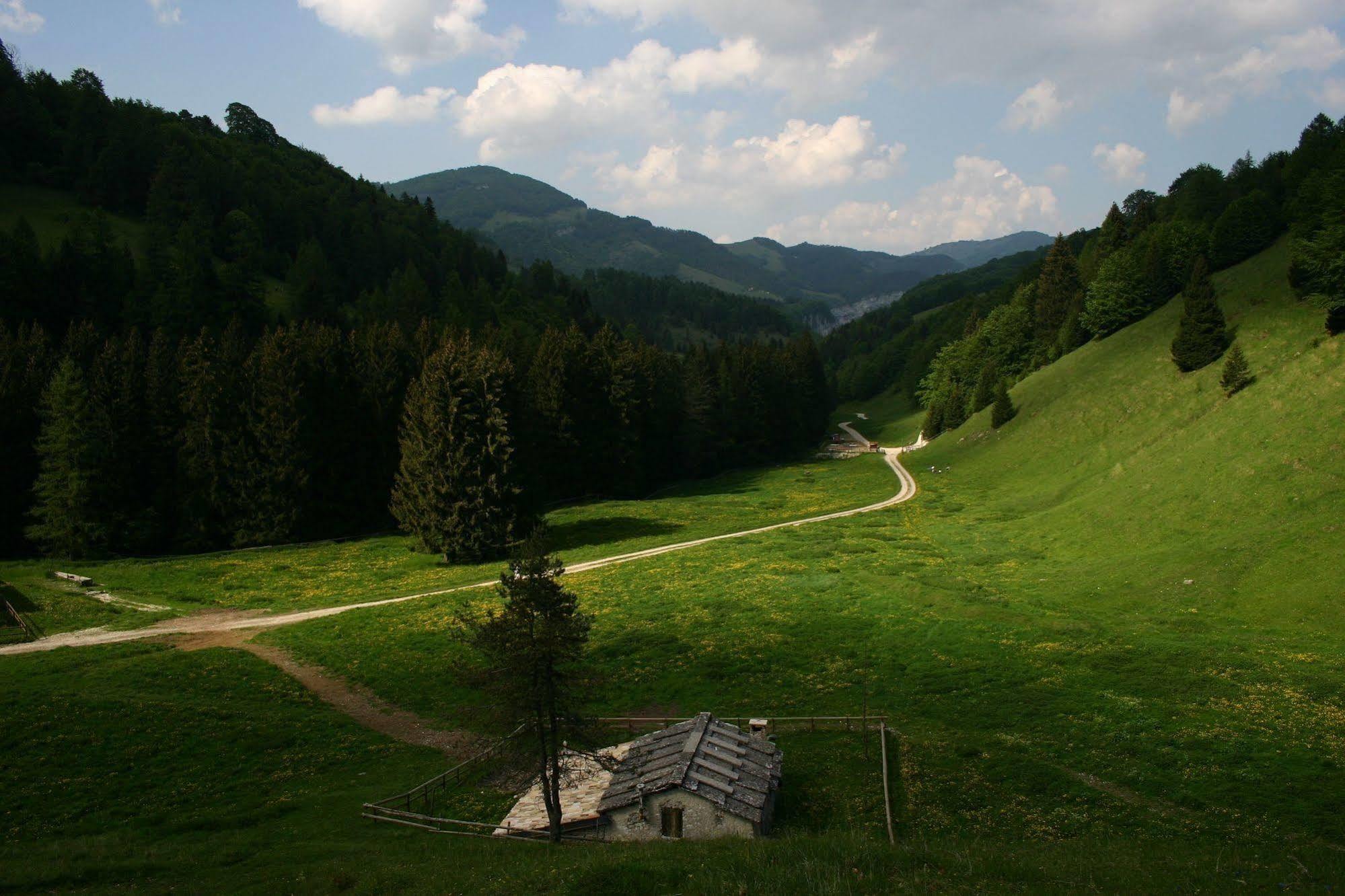 מלון אביו Rifugio Monte Baldo מראה חיצוני תמונה