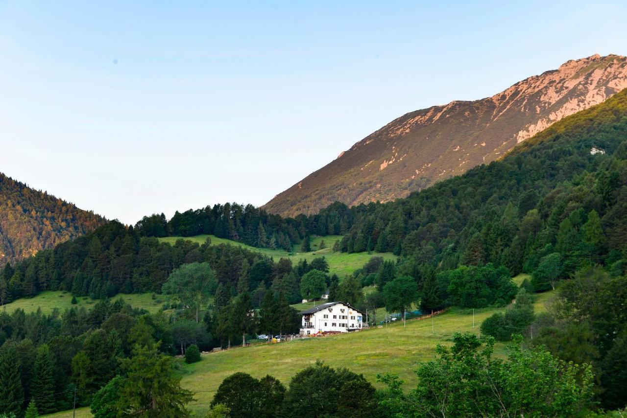 מלון אביו Rifugio Monte Baldo מראה חיצוני תמונה
